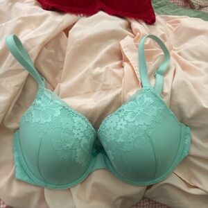 Victoria's Secret Mint Lace T-Shirt Bra